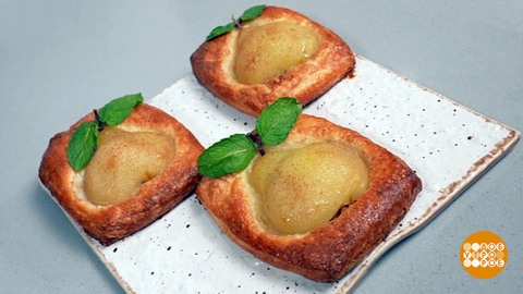 Готовим сладкую выпечку с грушами. Доброе утро. Фрагмент