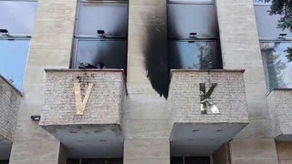 Здание Русского дома в Праге забросали коктейлями Молотова