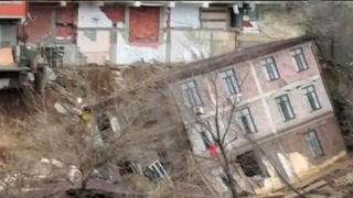 На глазах у очевидцев: опубликованы кадры обрушения жилого дома в Дагестане
