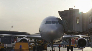 Авиакомпании повысили топливный сбор и требуют доплаты за купленные билеты