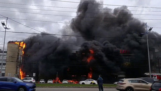 Сильнейший пожар произошел в торговом центре в западной части Калининграда