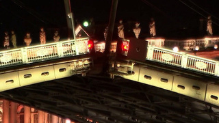 В Петербурге стартовал один из самых завораживающих сезонов — разведение мостов