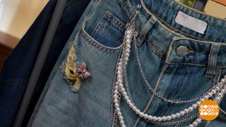 Старые джинсы превращаются… в дизайнерские! Доброе утро. Фрагмент