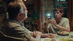 «Вот это — социальные сети, зарегистрируешься, друзей добавишь». Далекие близкие. Анонс