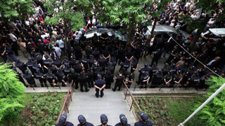 В Армении тысячи человек вышли на акцию протеста у Центризбиркома
