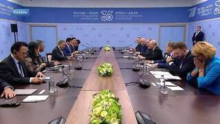 Переводчик «пошел отдыхать» во время встречи Путина с премьером Камбоджи