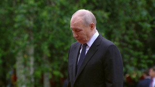Владимир Путин возложил цветы к Могиле Неизвестного Солдата и стелам городов-героев