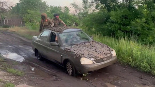 Наши военные спасли бабушку с внуками, чьих родителей убили украинские боевики