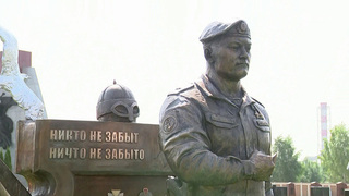 В «Пантеоне защитников Отечества» открыли памятник дважды Герою России Михаилу Гудкову