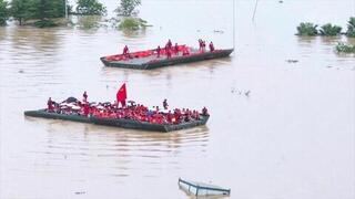 На восточное побережье Китая обрушился тайфун