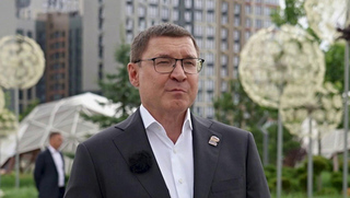 Владимир Якушев в Ставрополе посетил сквер, посвященный памяти героев спецоперации
