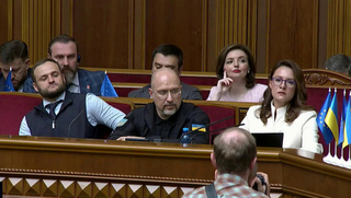 На Украине отправляется в отставку правительство, которое не проработало и года