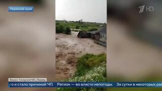Выпала месячная норма осадков: кадры бурных потоков воды в Пермском крае
