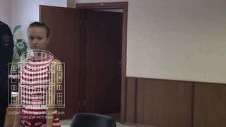 Суд назначил гулявшей голой по Москве блогерше 14 суток ареста