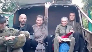 В Константиновке российские военные спасали мирных жителей
