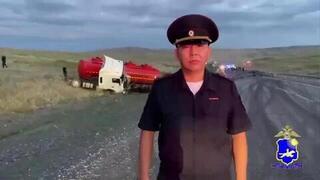 Сгорела дотла: легковушка взорвалась после столкновения с бензовозом в Туве
