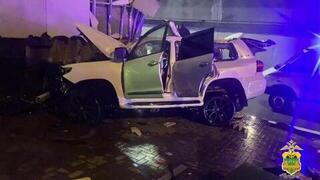 Внедорожник влетел в портал тоннеля в Сочи, погибли пять человек