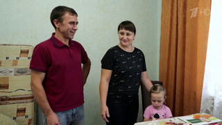 Жителям Белгородской области, которые остались без крыши над головой из-за обстрелов ВСУ, вручили сертификаты