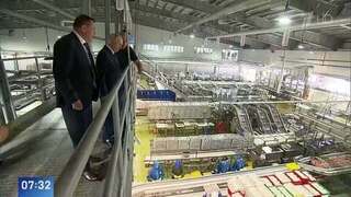 Путин продегустировал икру во время посещения рыбного завода на Курилах