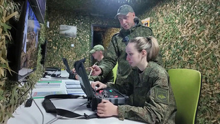 Выпускники военных вузов тренируются под руководством лучших боевых инструкторов
