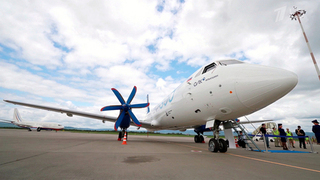 Российский самолет Ил-114-300 прибыл к ВЭФ в аэропорт Владивостока