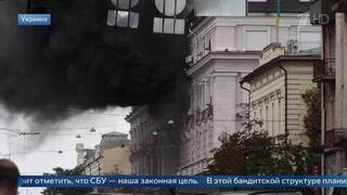 Момент удара по зданию СБУ в Киеве попал на камеру видеонаблюдения
