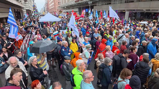 В Берлине проходят массовые демонстрации протеста из-за закрытия Русского дома