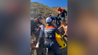 В Туве спасли сорвавшуюся со склона горы девушку: видео
