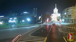 Водитель без прав припарковал авто на ступнях храма в Волгограде: видео