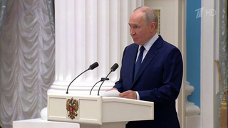 Владимир Путин вручил в Кремле награды заслуженным работникам ОПК