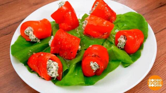 Готовим рулеты из запеченного перца и сыра. Доброе утро. Фрагмент