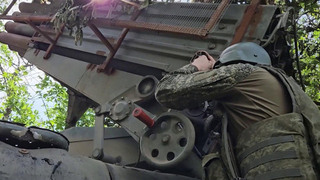 В Доброполье идет зачистка города от заблокированной группировки боевиков