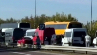 На западе Украины из-за очередей на выезд в Польшу парализованы пункты пропуска