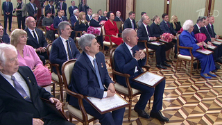Михаил Мишустин вручил премии и благодарности правительства в области образования