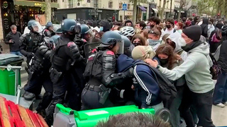 Во Франции набирает обороты скандал после видео с жестким разгоном демонстрантов