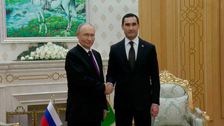Владимир Путин прилетел в Туркмению на саммит Содружества Независимых Государств