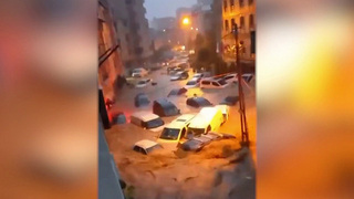 Уже три человека стали жертвами циклона, который обрушился на Стамбул