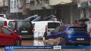 Очевидцы сняли кадры последствий мощного наводнения в Стамбуле