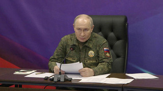 Владимир Путин посетил вспомогательный пункт управления объединенной группировки войск