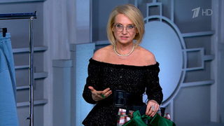 «Любому человеку нужна»: Эвелина Хромченко нашла «извинительную водолазку» у героини шоу «Модный приговор»