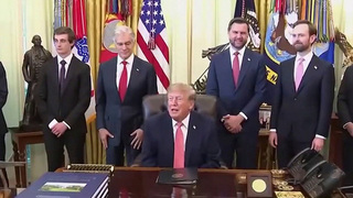 Дональд Трамп считает, что Зеленскому надо поторопиться с заключением мирного соглашения с Москвой