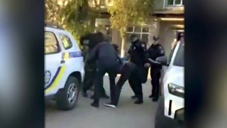 Приходят новые кадры мобилизации на Украине, больше напоминающие похищение