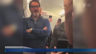 Абдразаков и Тихомиров дали концерт на борту самолета, совершившего вынужденную посадку в Пулково: видео