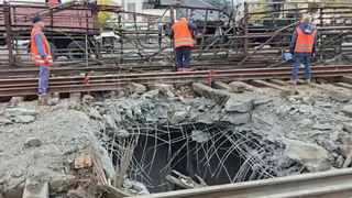В Киеве в результате ударов российской армии поврежден Южный мост