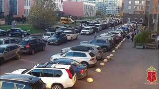 12-летний школьник попал под колеса в Санкт-Петербурге: видео