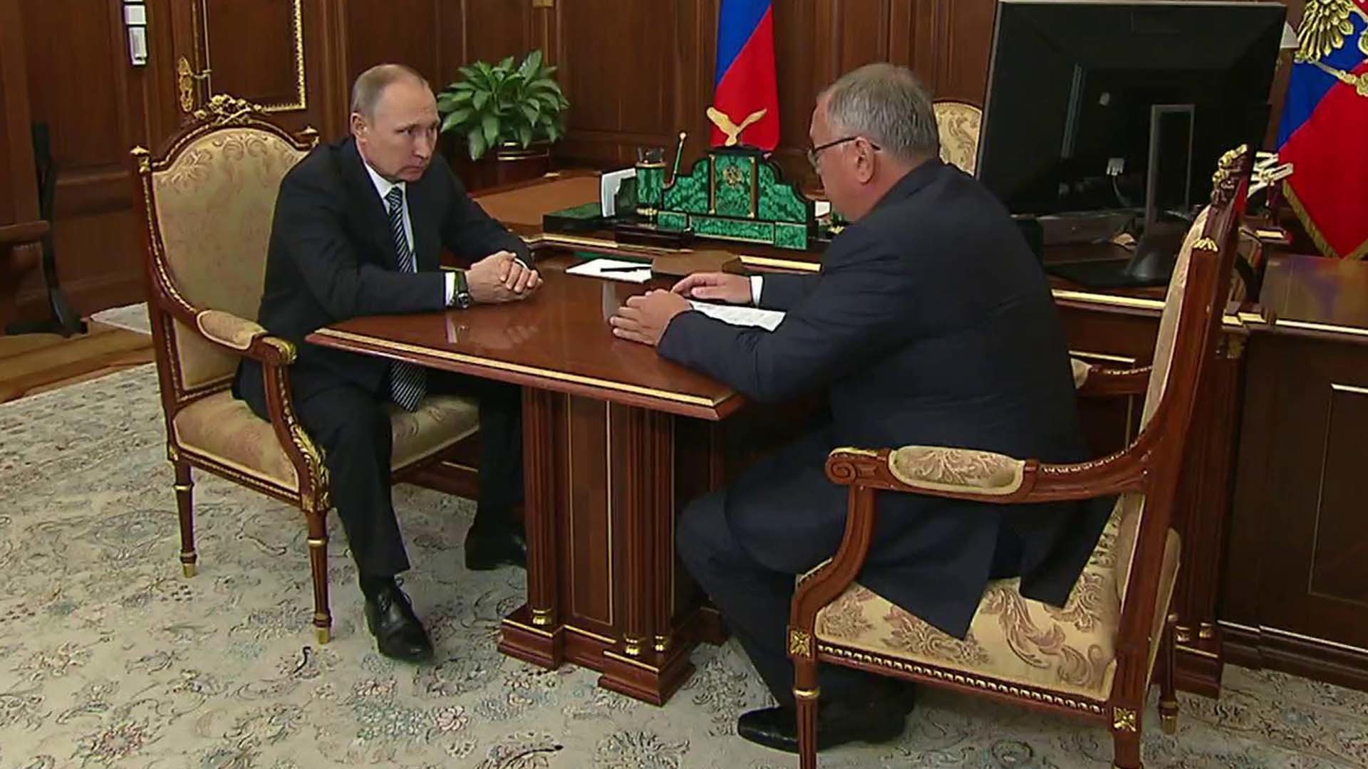 Снижение ставок по потребительским кредитам для населения стало одной из тем встречи Владимира Путина с главой банка ВТБ