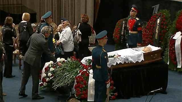 Где похоронили соломина. Прощание с Виталием Соломиным. Похороны Петра Вельяминова.
