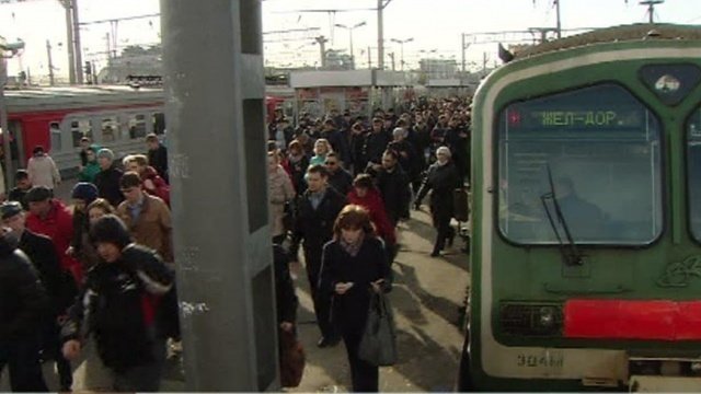 Лапают жену в метро давка