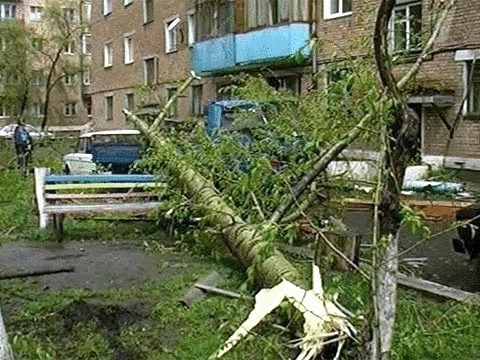 пыльная буря в красноярске. последствия урагана в красноярске сейчас. центр красноярска с крыши. смерч в поселке новочернореченский красноярского края. ураган лесосибирск красноярский край.