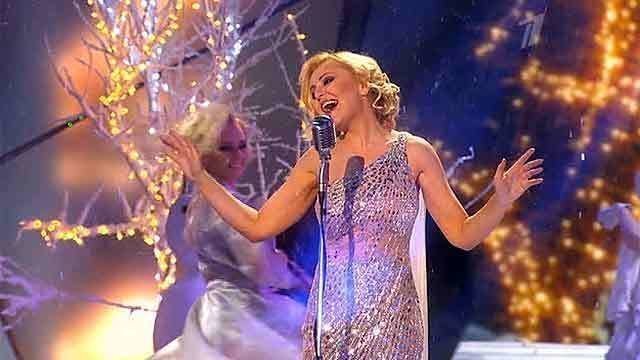 Анжелика варум. А снег идет варум. А снег идет варум. А снег идет варум. Анжелика варум фото.